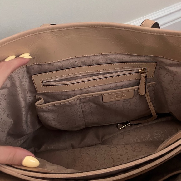 Michael Kors Brown Large Jet Set Tote and Matching Wallet Great Condition! - Picture 8 of 11